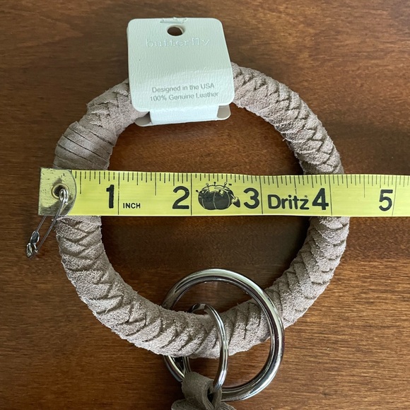 Keychain. Leather, Taupe Color Key Ring Bracelet With Tassel. NWT - Picture 4 of 5